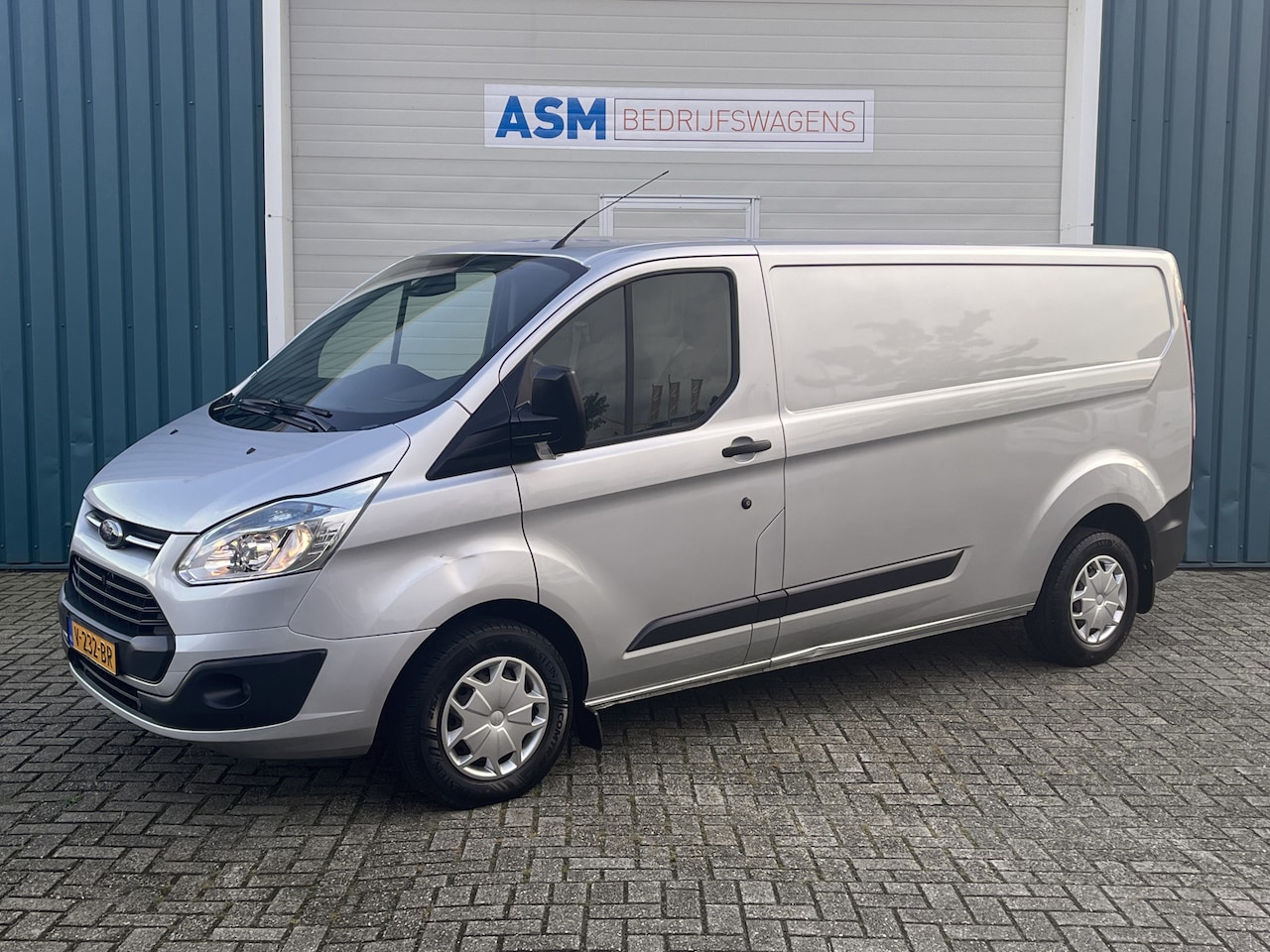 Ford Transit Custom - 290 2.2 101Pk TDCI L2H1 Trend / Cruise / Airco / Navi / Trekhaak - AutoWereld.nl