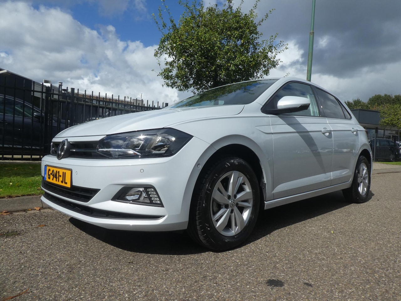 Volkswagen Polo - 1.0 TSI 95pk Comfortline Business Parkeer Camera Apple Carplay Climatronic - AutoWereld.nl