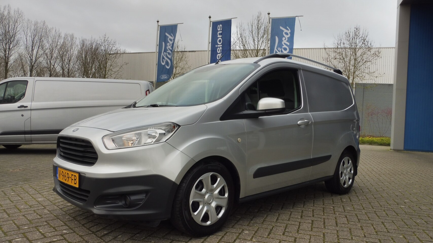 Ford Transit Courier - 1.5 TDCI Trend 1.5 TDCI Trend - AutoWereld.nl