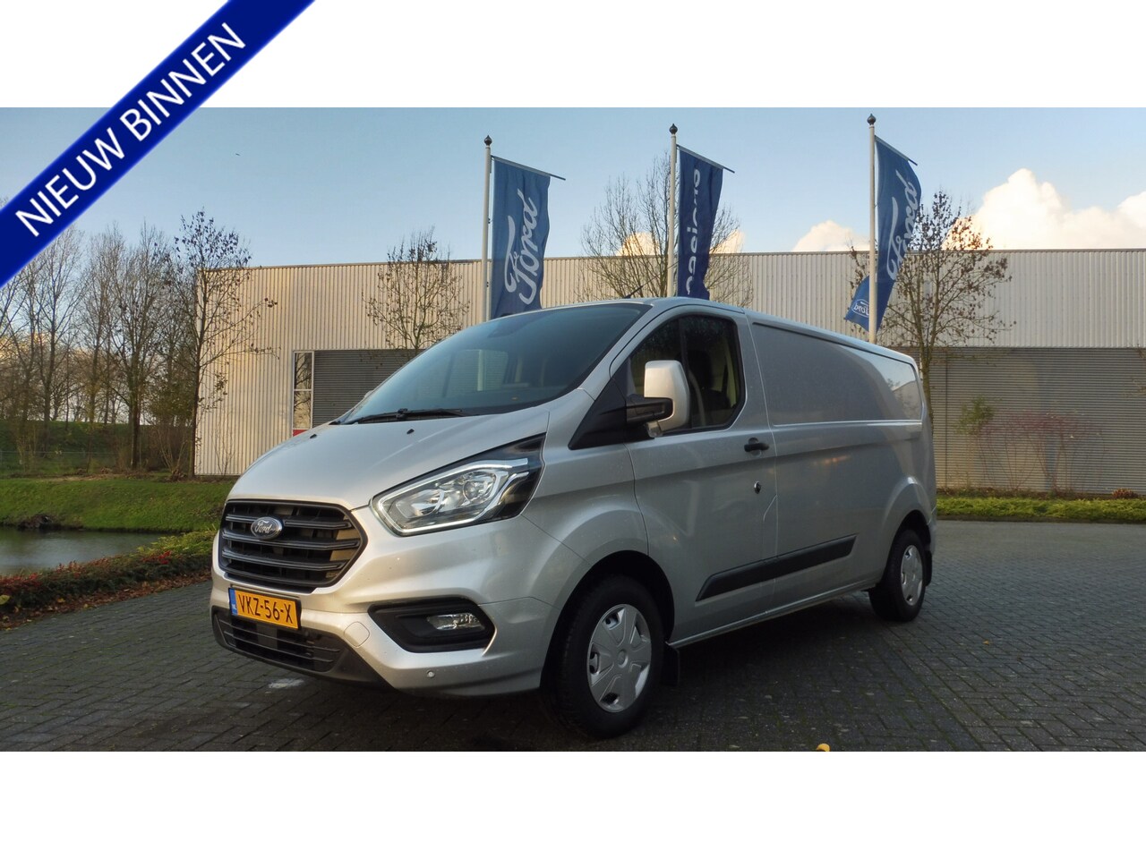 Ford Transit Custom - 130pk L2H1 Trend Navi Camera Pdc Trekhaak zeer netjes - AutoWereld.nl