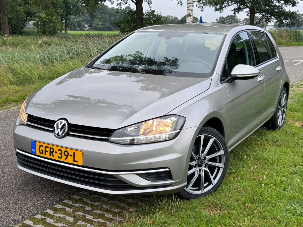 Volkswagen Golf - 1.0 TSI / COMFORTLINE / DAB / 18 INCH / CAMERA / 2019 / BTW - AutoWereld.nl