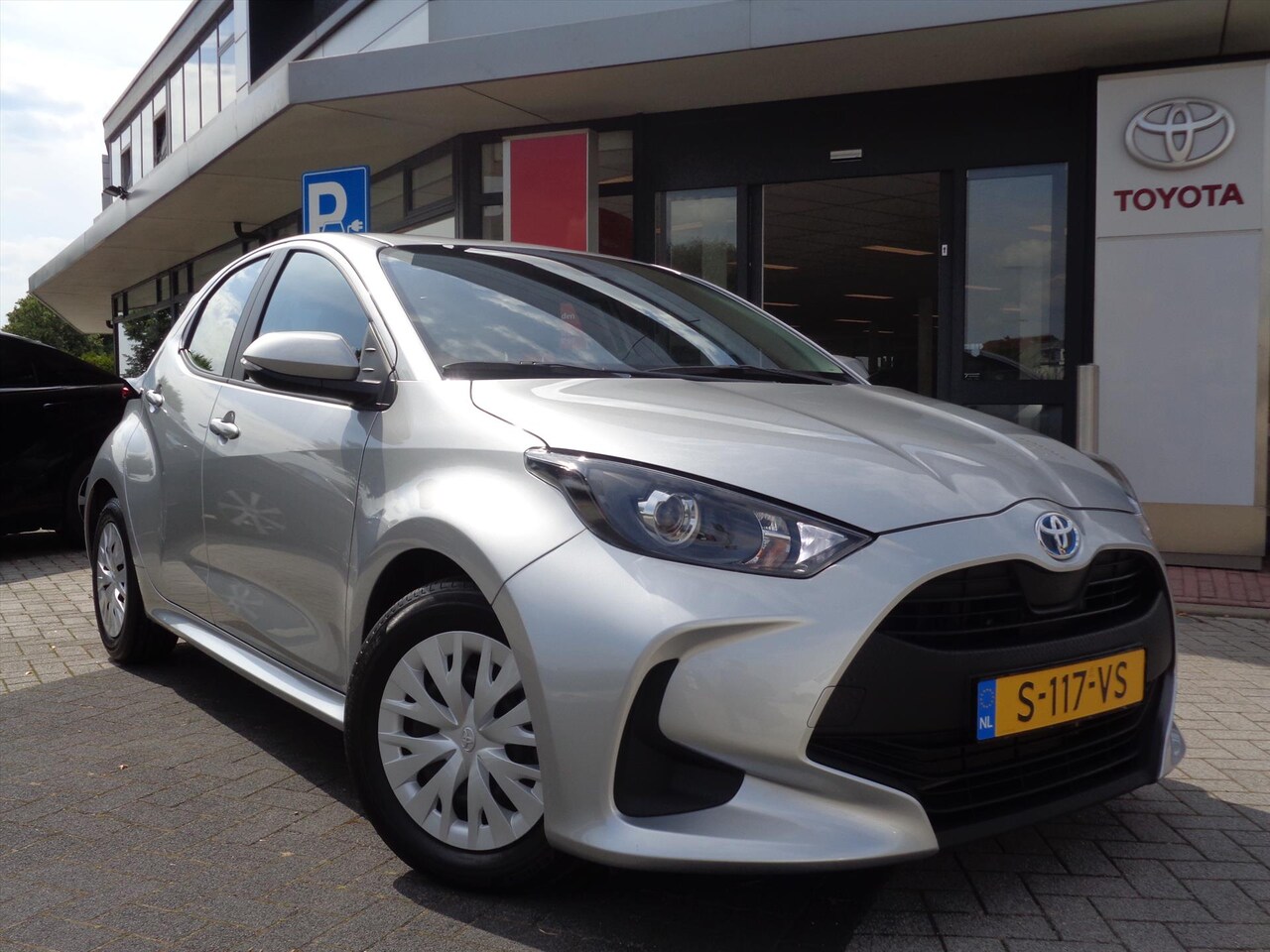 Toyota Yaris - 1.5 Hybrid 116pk CVT Active | CAMERA | APPLE CAR/ANDROID AUTO - AutoWereld.nl