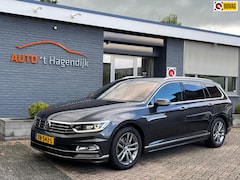 Volkswagen Passat Variant - 1.6 TDI AUT Highline R-line virtual trekh NAP NL-auto