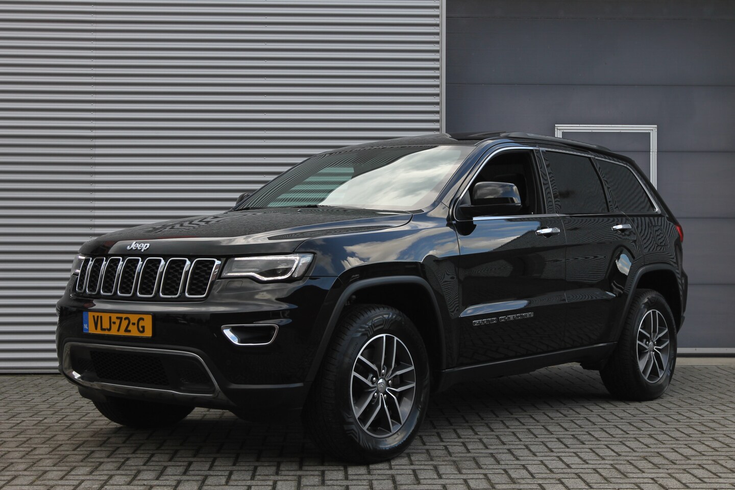 Jeep Grand Cherokee - 3.0 CRD Limited I AUT. I LEDER I PANO.DAK I GRIJS KENTEKEN - AutoWereld.nl