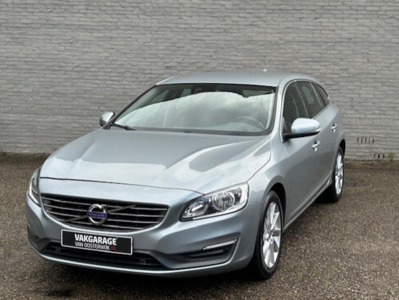 Volvo V60 - 1.6 T3 Momentum 1.6 T3 Momentum - AutoWereld.nl