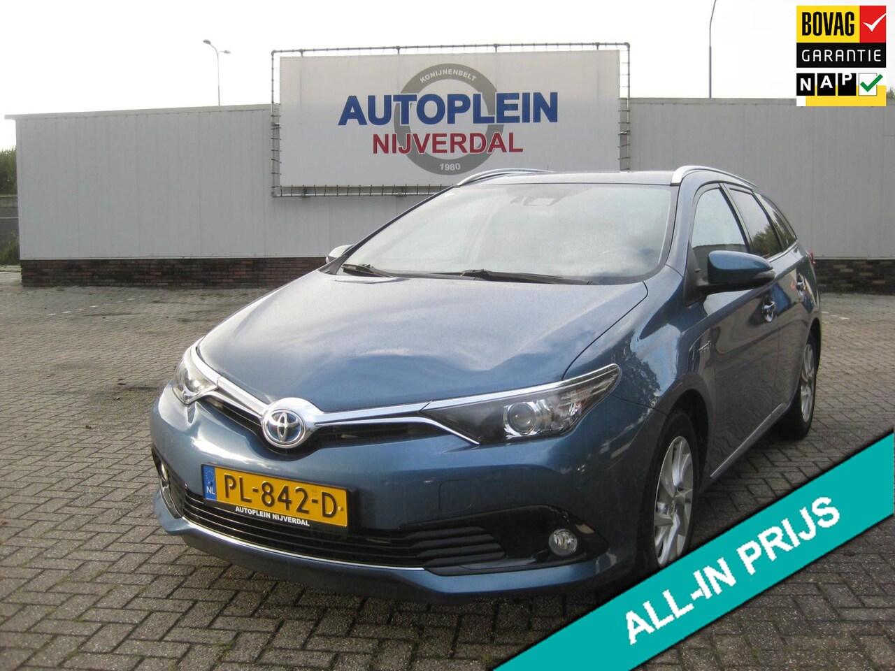 Toyota Auris Touring Sports - 1.8 Hybrid Dynamic Nette goed onderhouden in Nederland nieuw geleverde AURIS met trekhaak - AutoWereld.nl