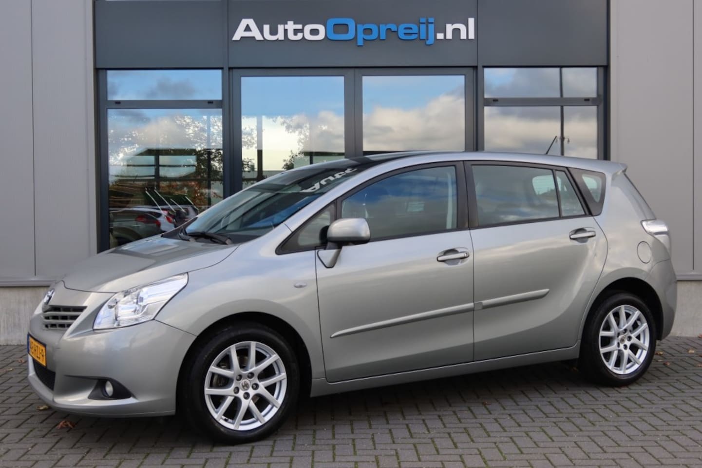 Toyota Verso - 1.8 16V VVT-i 147pk Business AUTOMAAT NAVI, Camera, Panoramadak - AutoWereld.nl