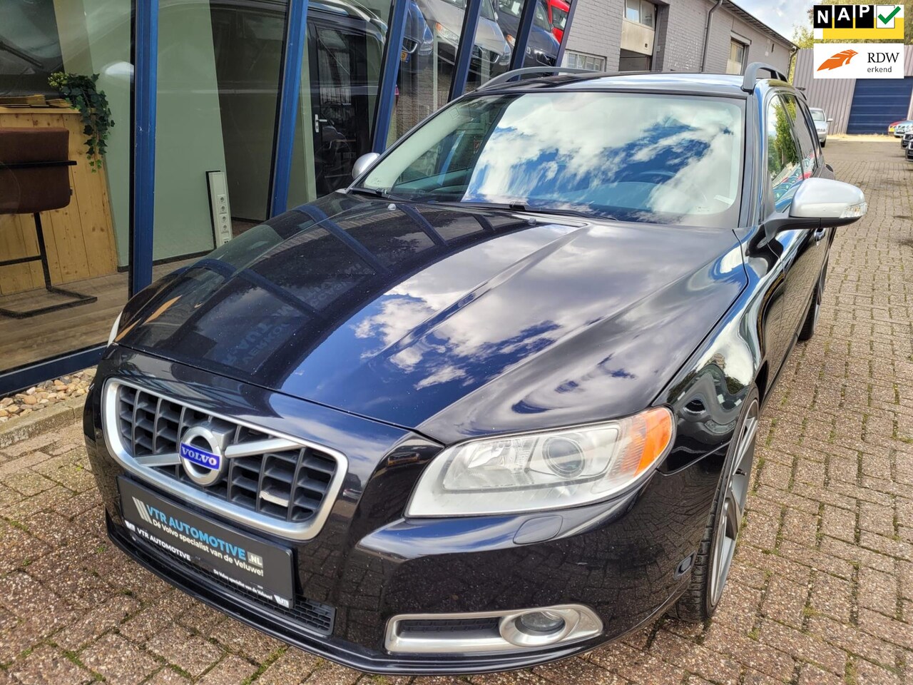 Volvo V70 - 2.5FT R-Design 230PK LEER / XENON / 20'' VELGEN - AutoWereld.nl