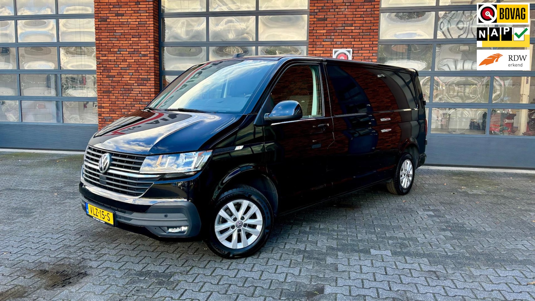 Volkswagen Transporter - 2.0 TDI L2H1 150PK Highline |Trekhaak|Navi|AppleCarplay|Cruise control - AutoWereld.nl