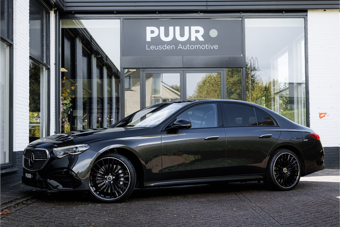 Mercedes-Benz E-klasse - 300e 4MATIC AMG Pano - Hyperscreen - Burmester - Achterwielbesturing - AutoWereld.nl