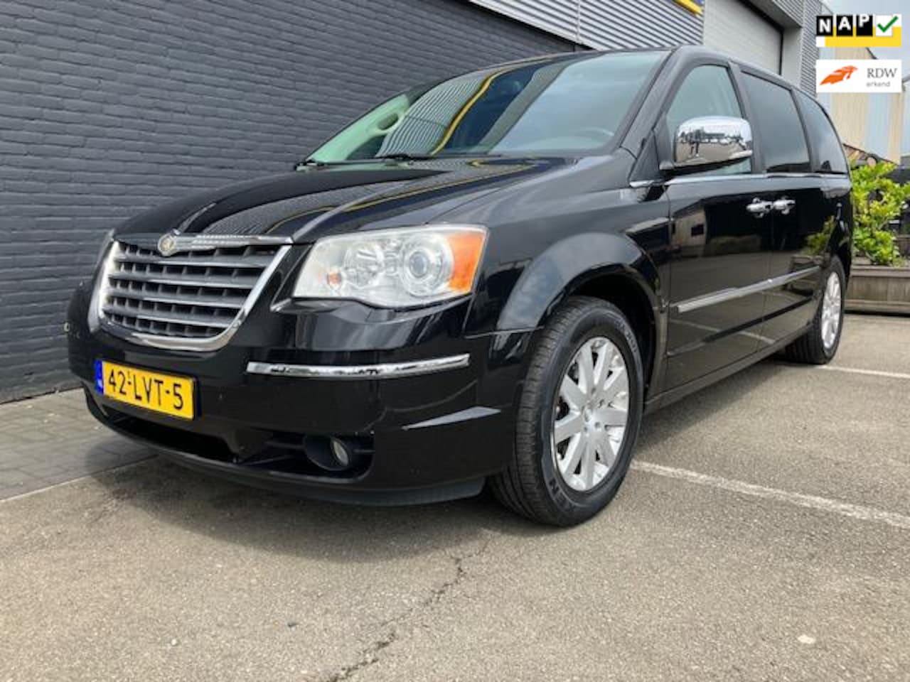 Chrysler Grand Voyager - 3.8 V6 Limited Edition 3.8 V6 Limited Edition - AutoWereld.nl