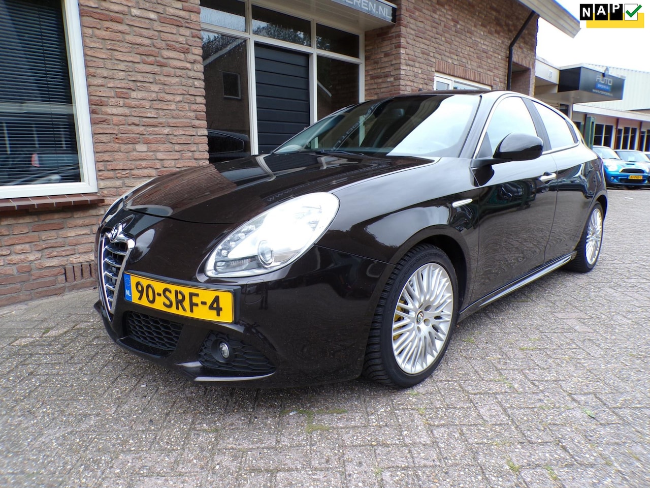 Alfa Romeo Giulietta - 1.4 T Distinctive Automaat - AutoWereld.nl