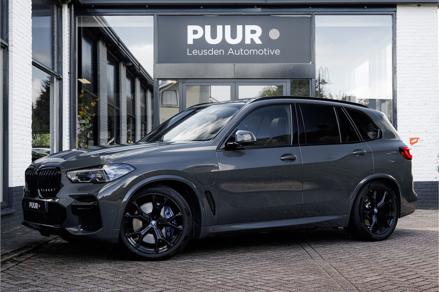 BMW X5 - xDrive45e High Executive M-Sport Dravitgrau Pano - Laserlight - Head-up - AutoWereld.nl