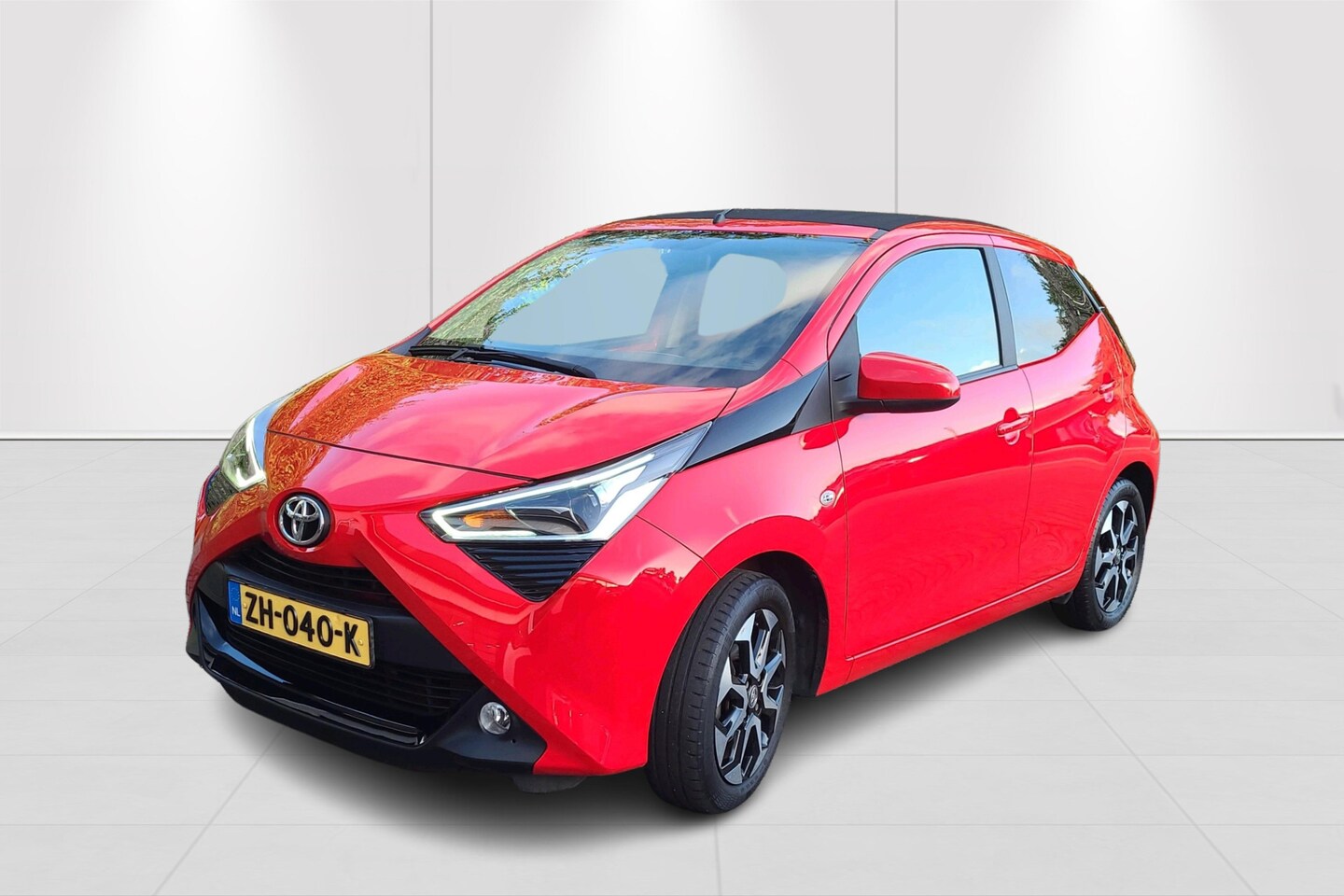 Toyota Aygo - 1.0 VVT-i x-cite Cabrio "10 jaar Toyota garantie" Clima Control | Apple Car Play/Android A - AutoWereld.nl