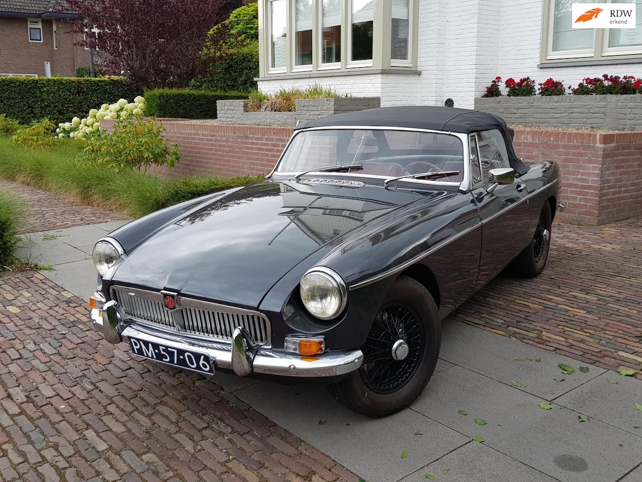 MG B type - MG-B 1.8 Cabriolet - Completely restored. - AutoWereld.nl