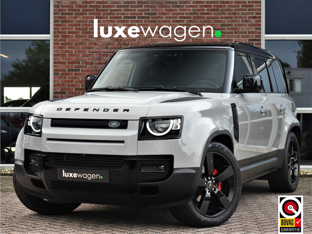 Land Rover Defender 110 - 3.0 D250 SE Luchtv Trekh ACC 22inch Krijt-wrap - AutoWereld.nl