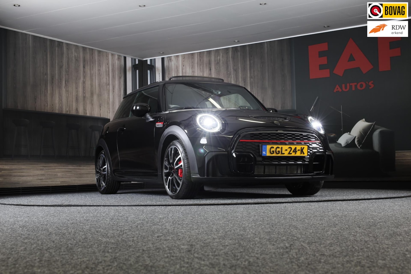 MINI John Cooper Works - Mini 2.0 JCW / 231 PK / AUT / HK / Head Up / Navi / Virtual Cockpit / Open Panoramadak / L - AutoWereld.nl