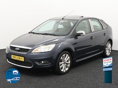 Ford Focus - 2.0 Ghia AUTOMAAT Trekhaak Sunroof Airco Stoelverw Bluetooth Parkeerhulp Leer Cruisecontr