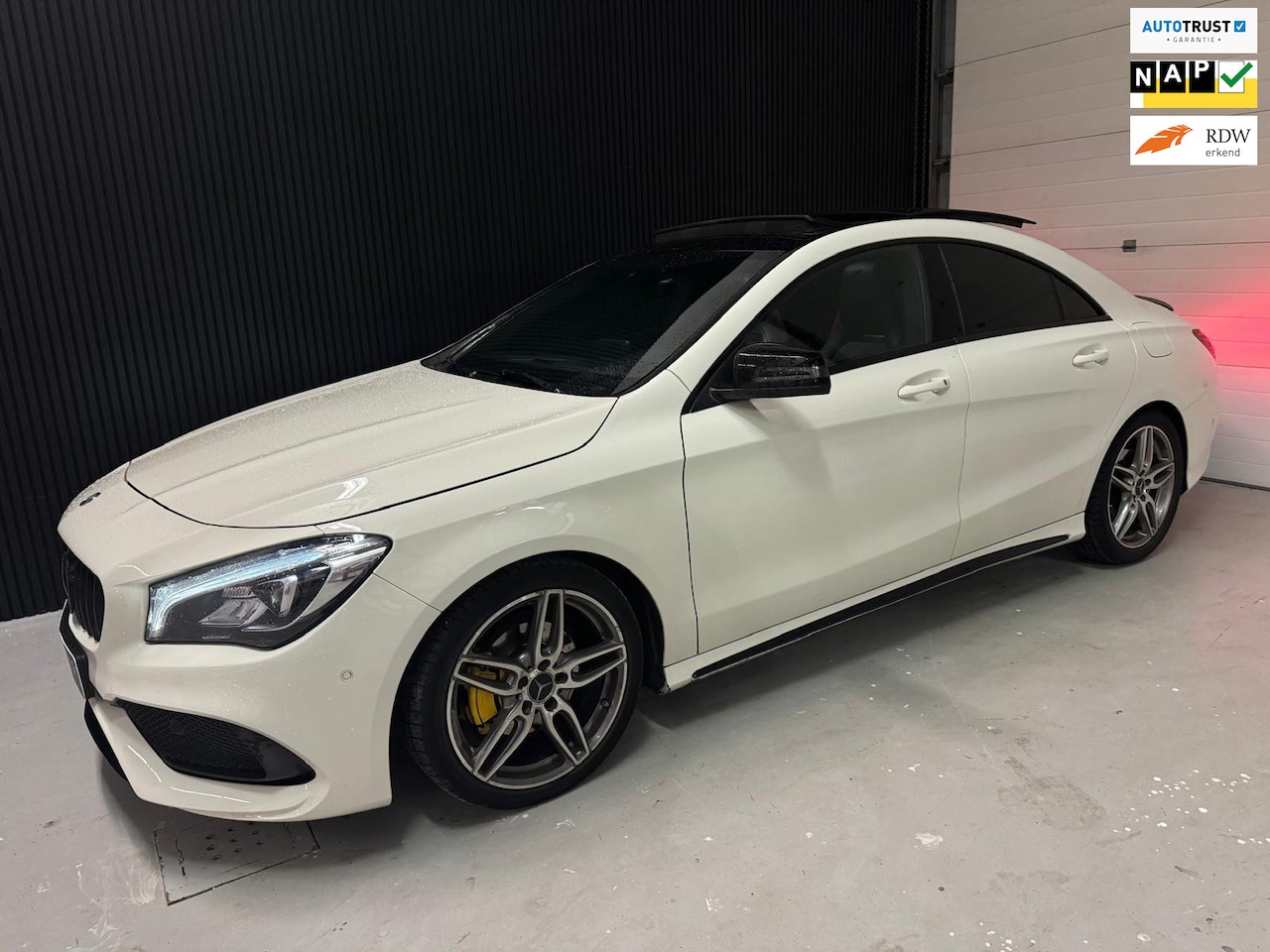 Mercedes-Benz CLA-Klasse - 200 amg pakket line pano - AutoWereld.nl