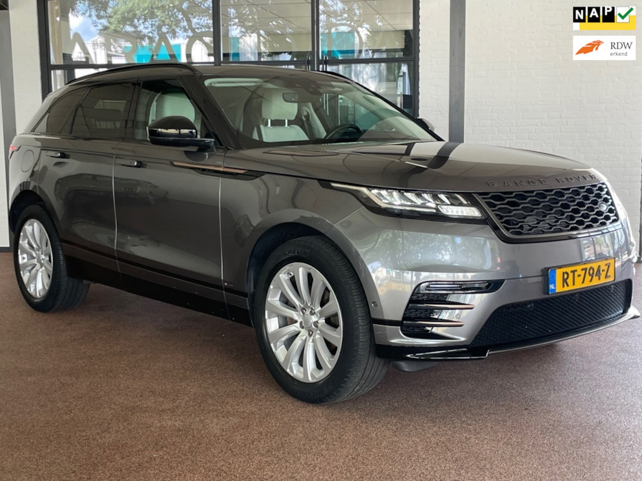 Land Rover Range Rover Velar - 2.0 I4 AWD R-Dynamic SE 2.0 I4 AWD R-Dynamic SE - AutoWereld.nl