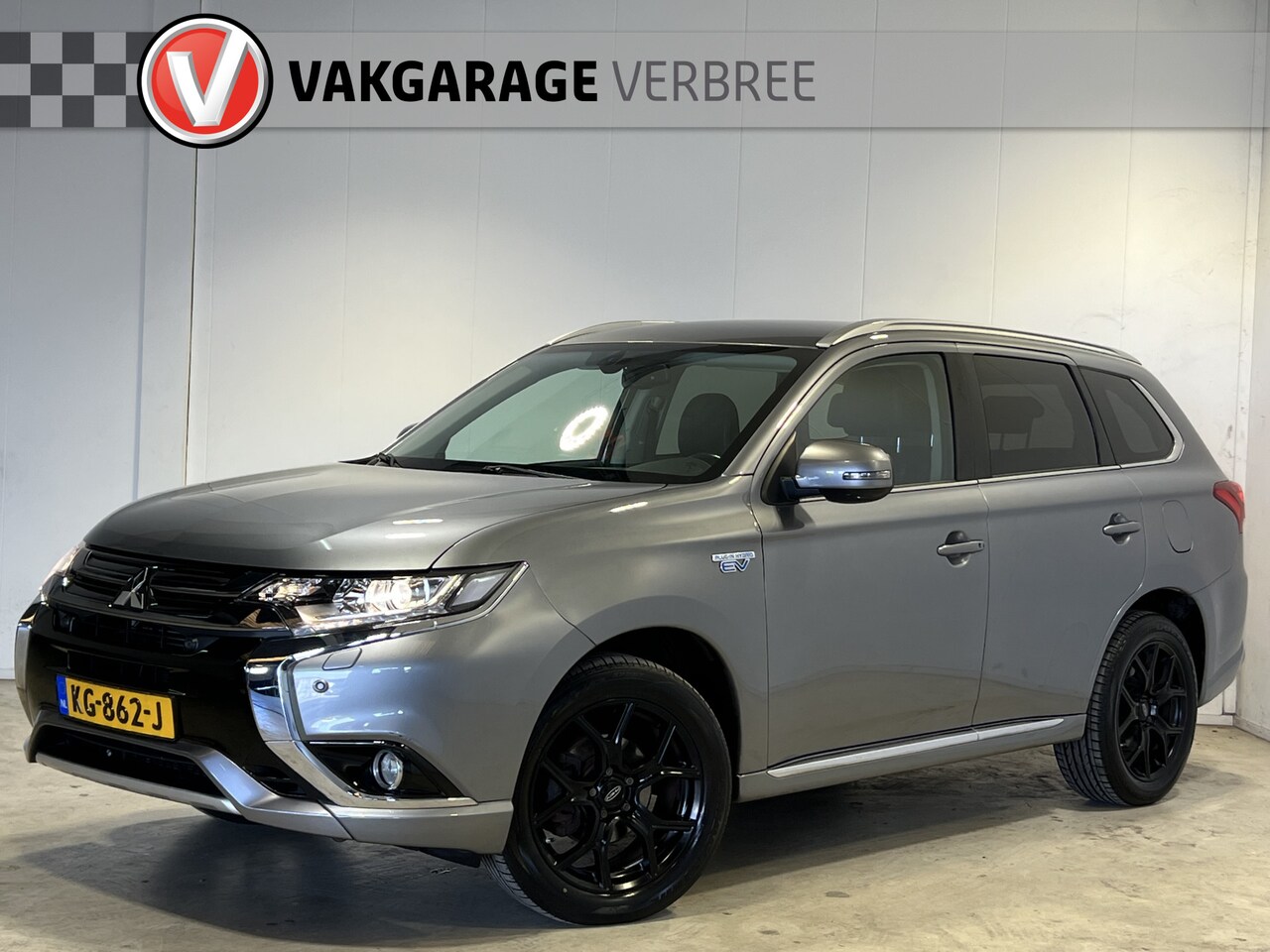 Mitsubishi Outlander - 2.0 PHEV Executive Edition | Navigatie | LM Velgen 18" | Voorstoelen Verwarmd | Cruise Con - AutoWereld.nl