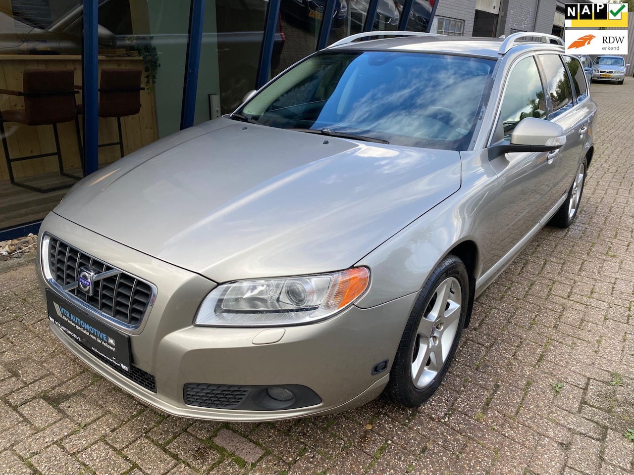 Volvo V70 - 3.2 Summum Automaat 238PK / LEER / XENON / TREKHAAK - AutoWereld.nl