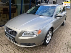 Volvo V70 - 3.2 Summum Automaat 238PK / LEER / XENON / TREKHAAK