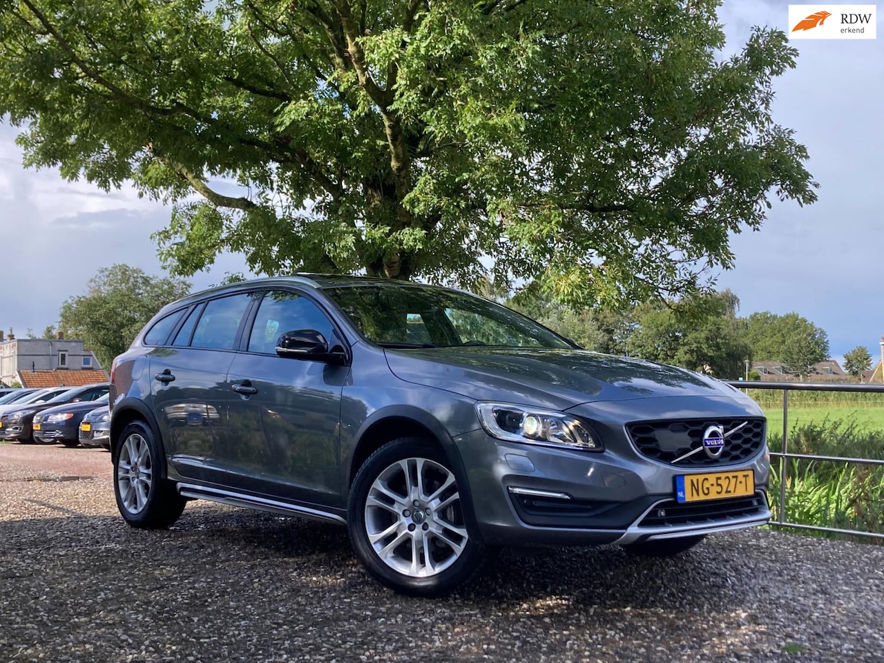 Volvo V60 Cross Country - 2.0 D4 Summum | Leder + Schuif/dak + Elektr. stoel + Navi + Clima + Cruise nu € 14.975,-!! - AutoWereld.nl