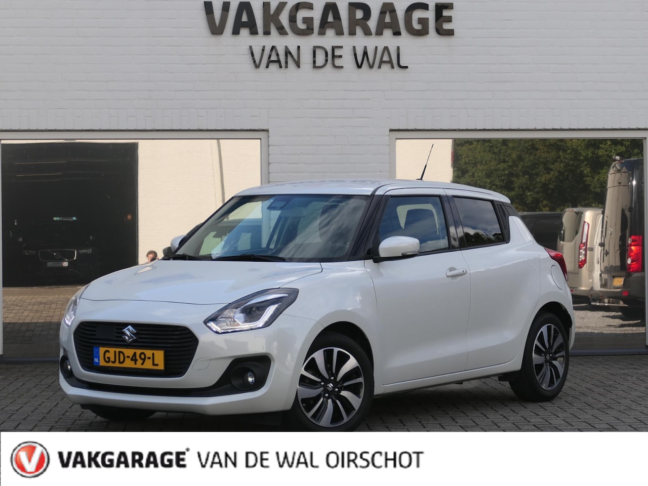 Suzuki Swift - 1.0 Style | Achteruitrijcamera | Climate Control | Apple-/Android Carplay | Keyless entry - AutoWereld.nl