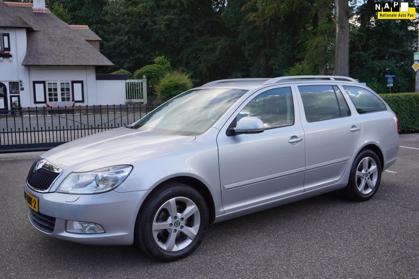 Skoda Octavia Combi - 1.2 TSI Elegance Business Line Airco Navi Trekhaak Lm Velgen - AutoWereld.nl