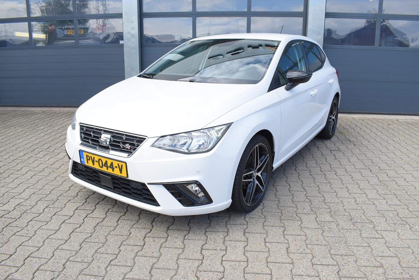 Seat Ibiza - 1.0 EcoTSI 95pk FR Business Intense - AutoWereld.nl