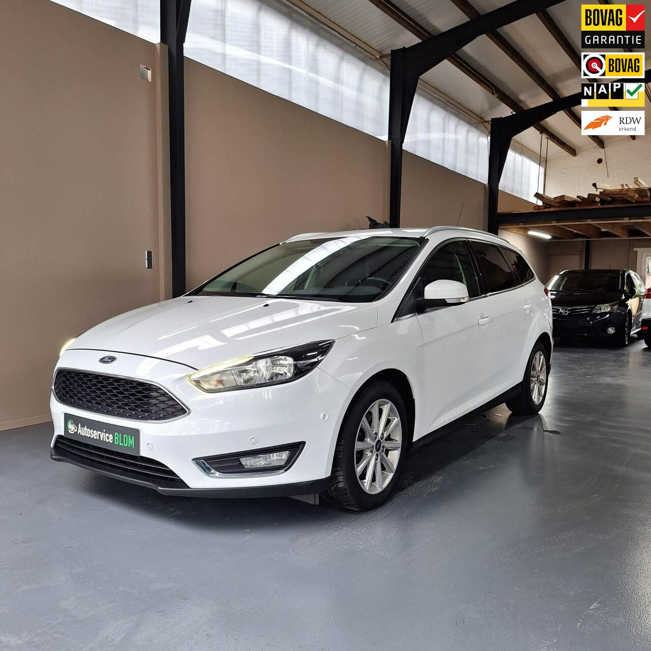 Ford Focus Wagon - 1.0 Titanium apple carplay nieuwstaat nieuwe distributie - AutoWereld.nl