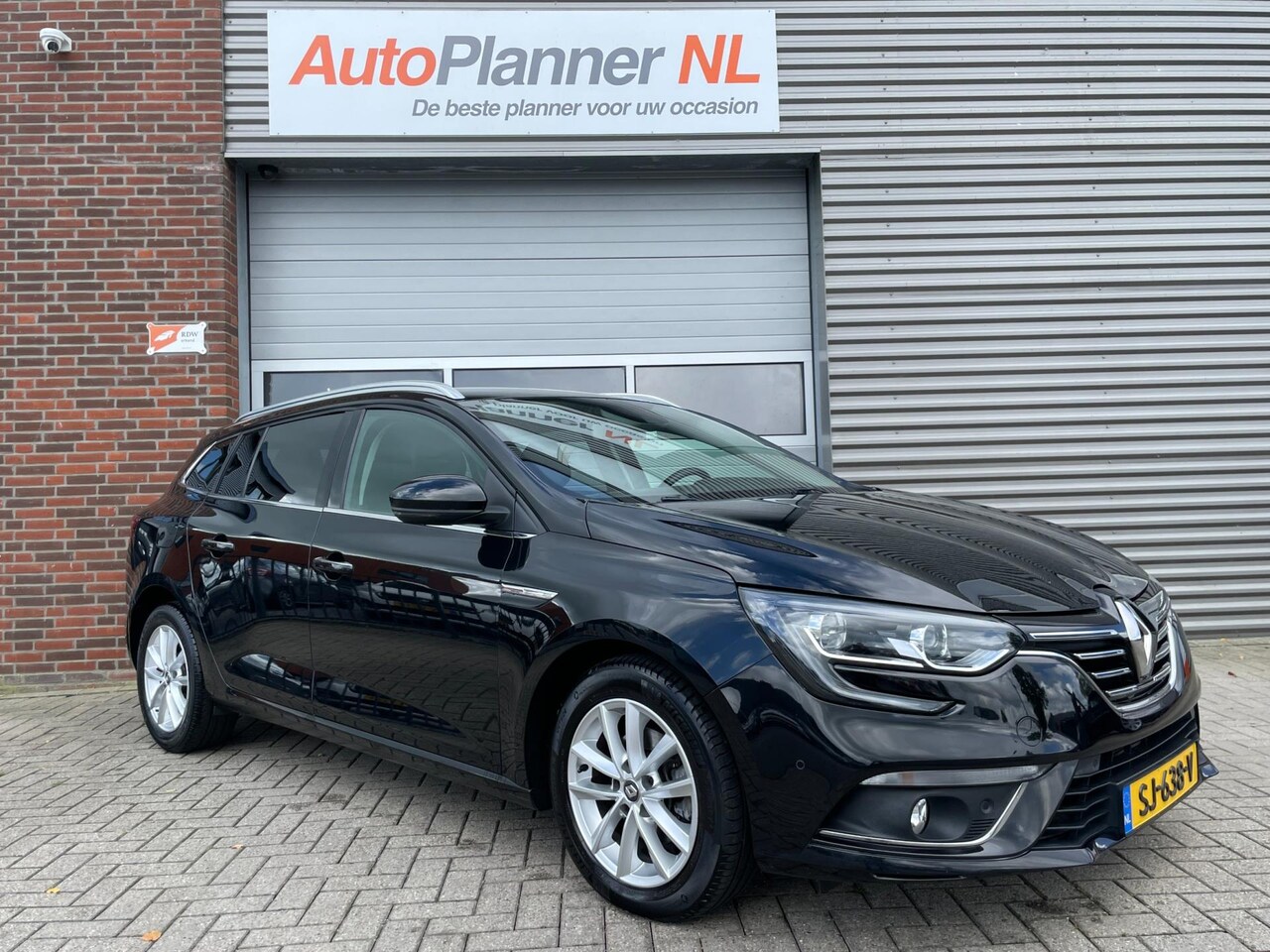 Renault Mégane Estate - 1.5 dCi! Camera! Cruise! Navi! PDC! - AutoWereld.nl