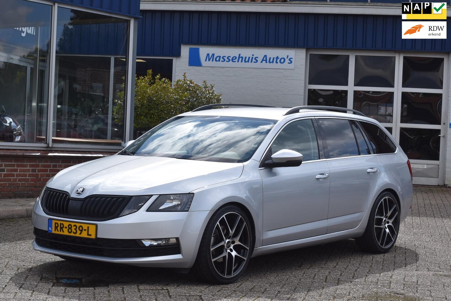 Skoda Octavia Combi - 1.4 TSI Greent. Amb. Bus. 124dkm DSG Trekhaak 2e eig. Navi Clima PDC Cruise 19" Nwe APK - AutoWereld.nl