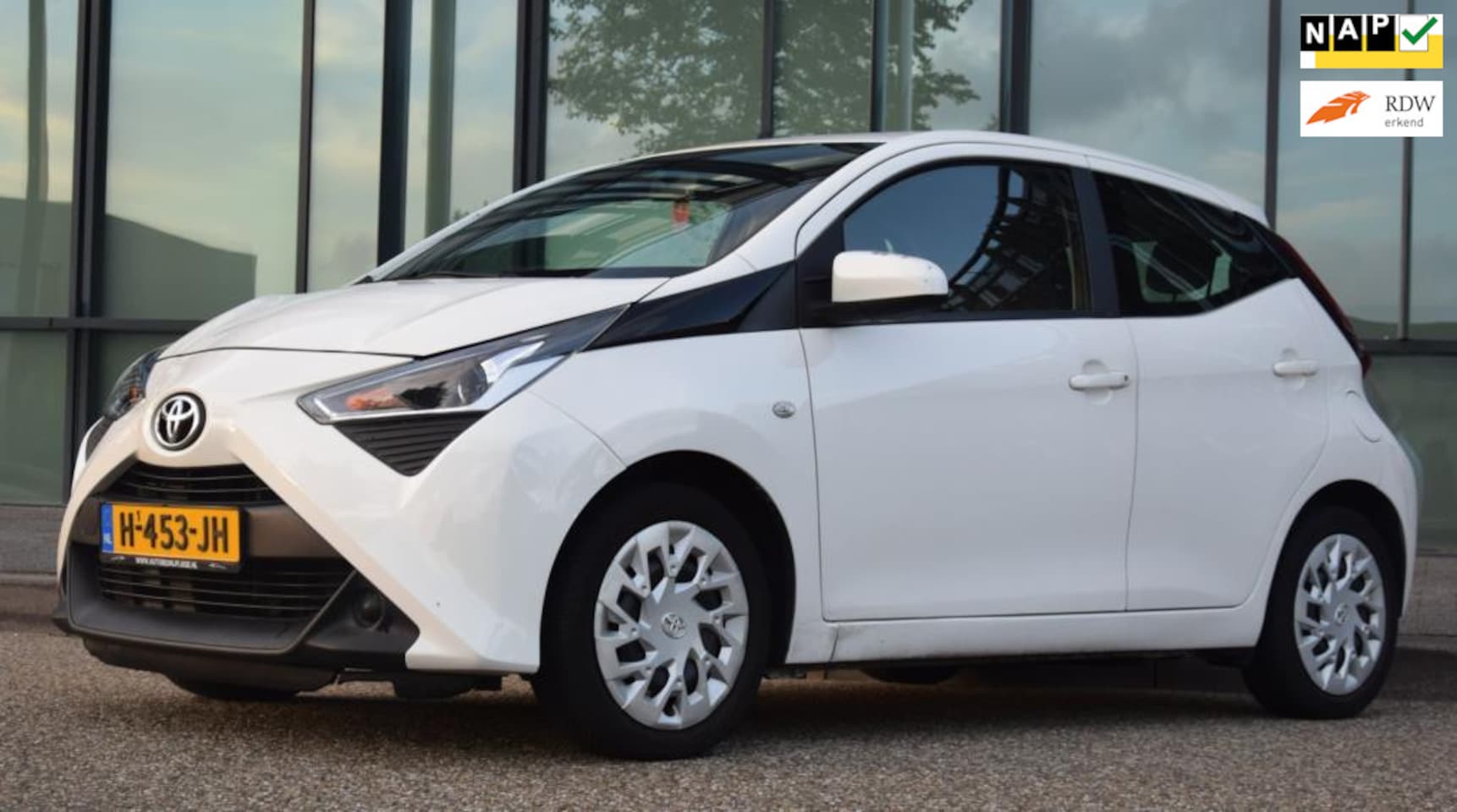 Toyota Aygo - 1.0 VVT-i x-play Carplay AUTOMAAT - AutoWereld.nl