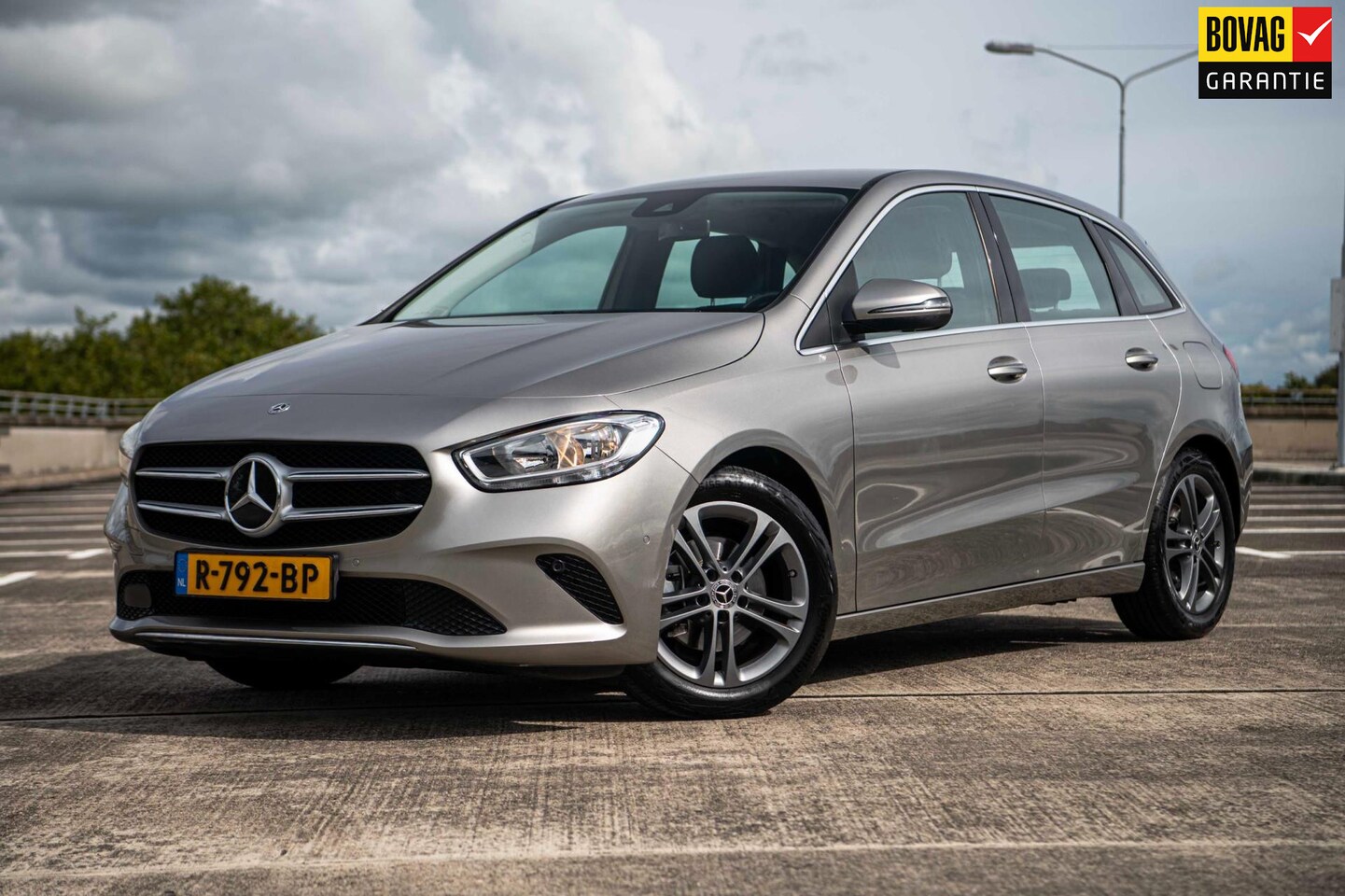 Mercedes-Benz B-klasse - 180 Premium Plus | Automaat | Airco/Clima | Cruise Control | Achteruitrijcamera | Stoelver - AutoWereld.nl