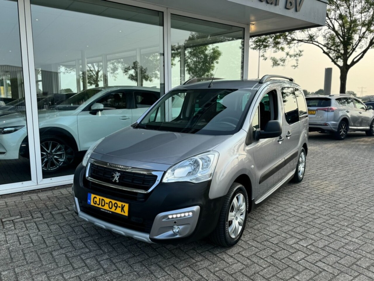 Peugeot Partner - 1.2 PureTech 110pk Active/ ALL IN PRIJS - AutoWereld.nl