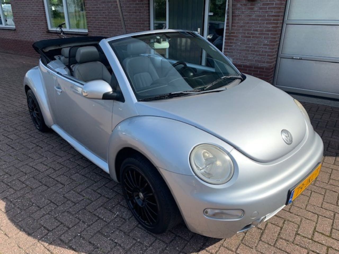 Volkswagen New Beetle Cabriolet - APK Augustus 2025 - AutoWereld.nl