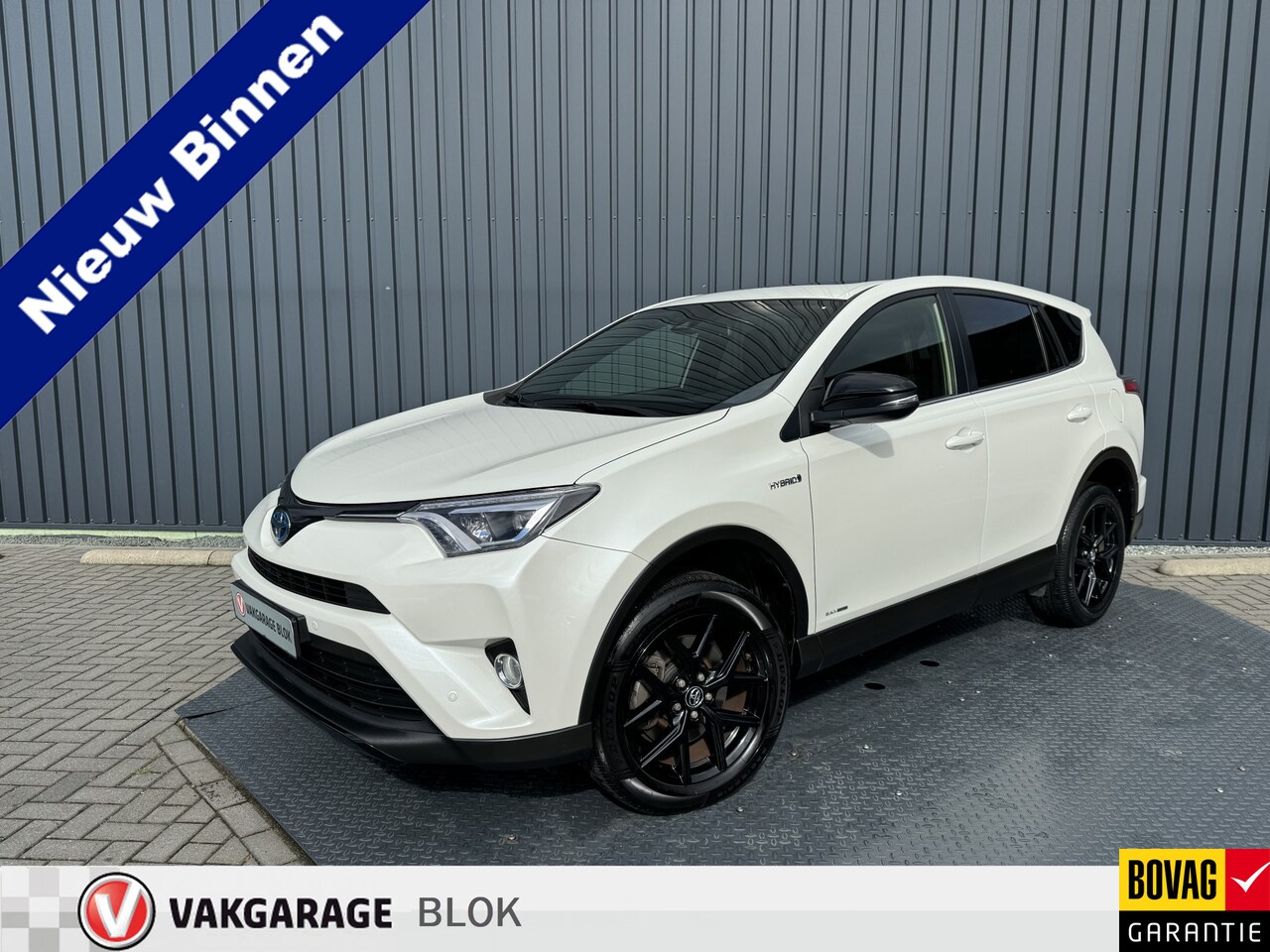 Toyota RAV4 - 2.5 Hybrid Black Edition | Schuif-/kanteldak | Dealer Onderhouden | 10 jaar GARANTIE | Rij - AutoWereld.nl