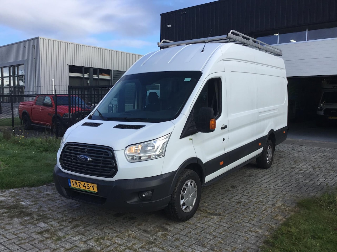 Ford Transit - 350 2.0 TDCI L3H3 Ambiente 350 2.0 TDCI L3H3 Ambiente - AutoWereld.nl