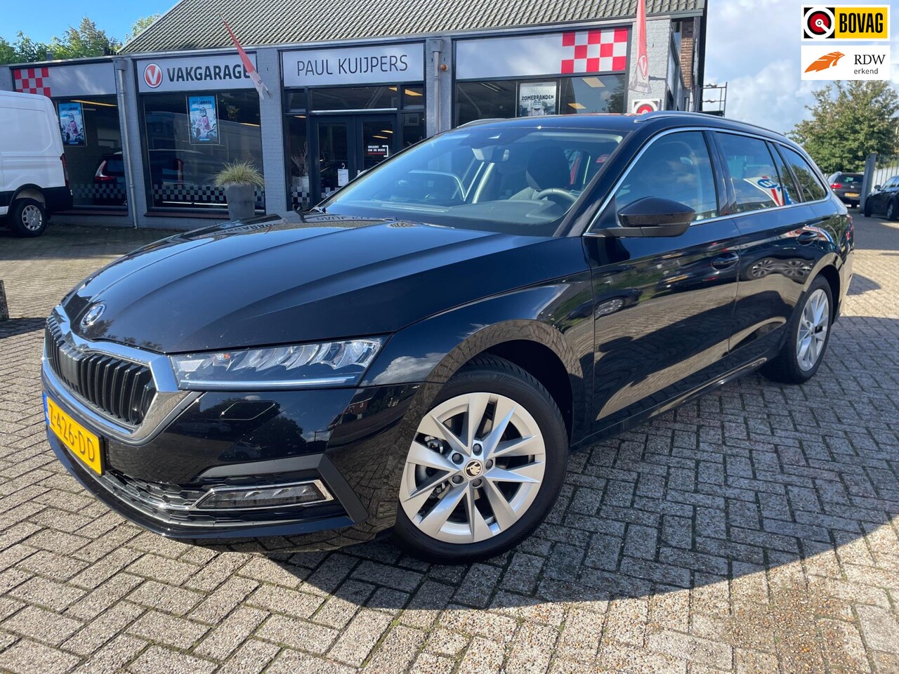 Skoda Octavia Combi - 1.0 TSI MILD HYBRID 110pk Business Edition Plus *17"LM-velg + navi* - AutoWereld.nl