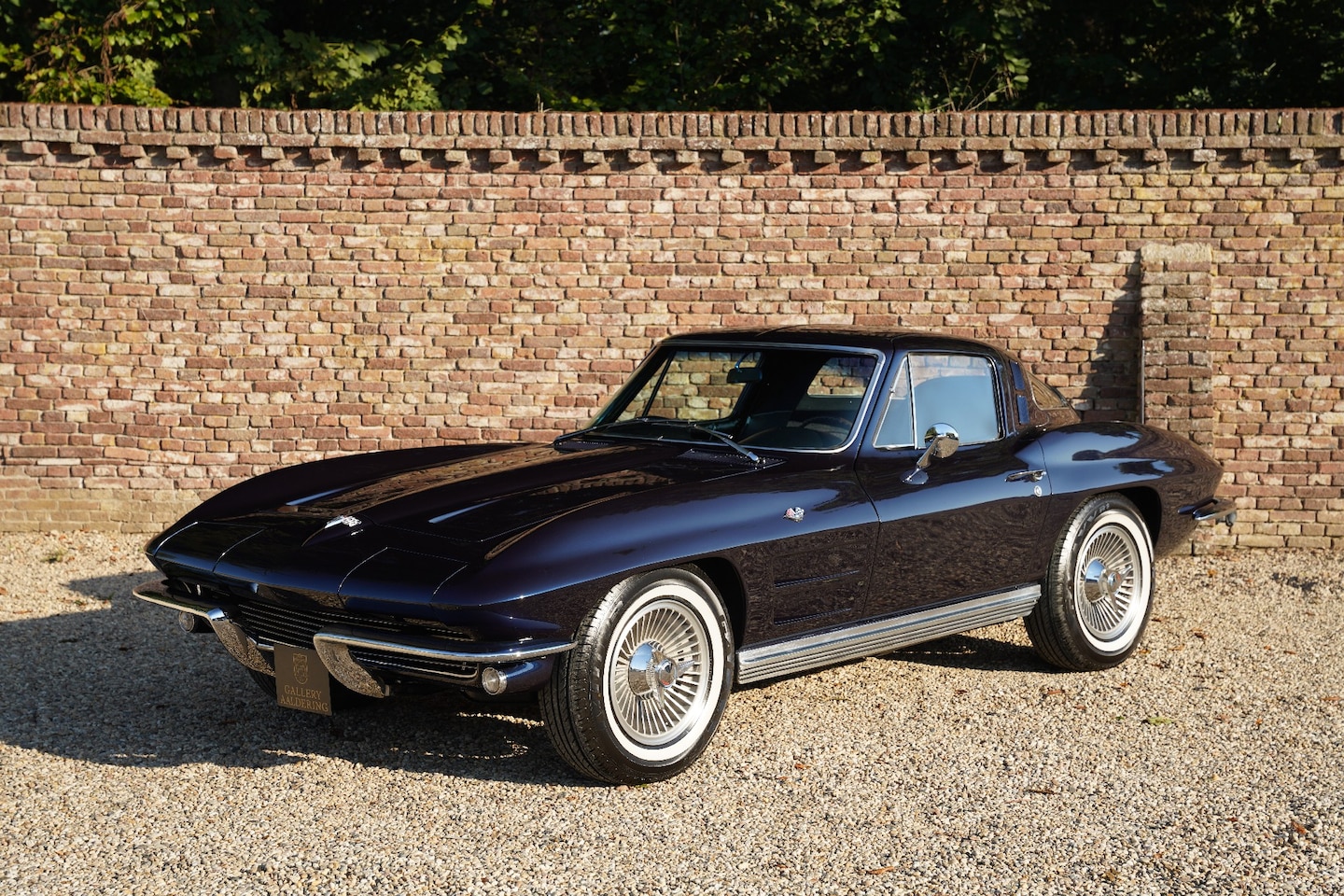 Corvette C2 - Sting Ray Body-off restoration, Wonderful condition, Runs great and fast - AutoWereld.nl