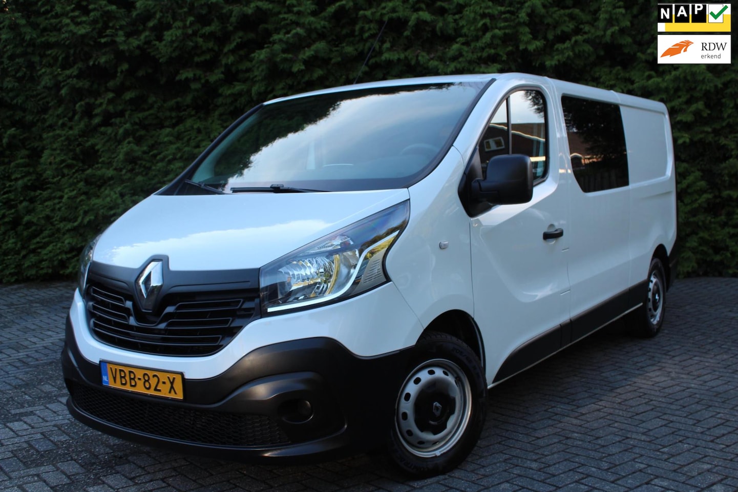 Renault Trafic - 1.6 dCi T29 L2H1 DC Comfort Energy 95PK | Airco | NAVI | PDC | Trekhaak | Cruise Control - AutoWereld.nl