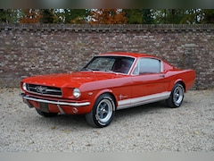 Ford Mustang Fastback - 289 Triple red livery, Executed in "Maroon Red over Red Crinkle Vinyl", Is in good and res