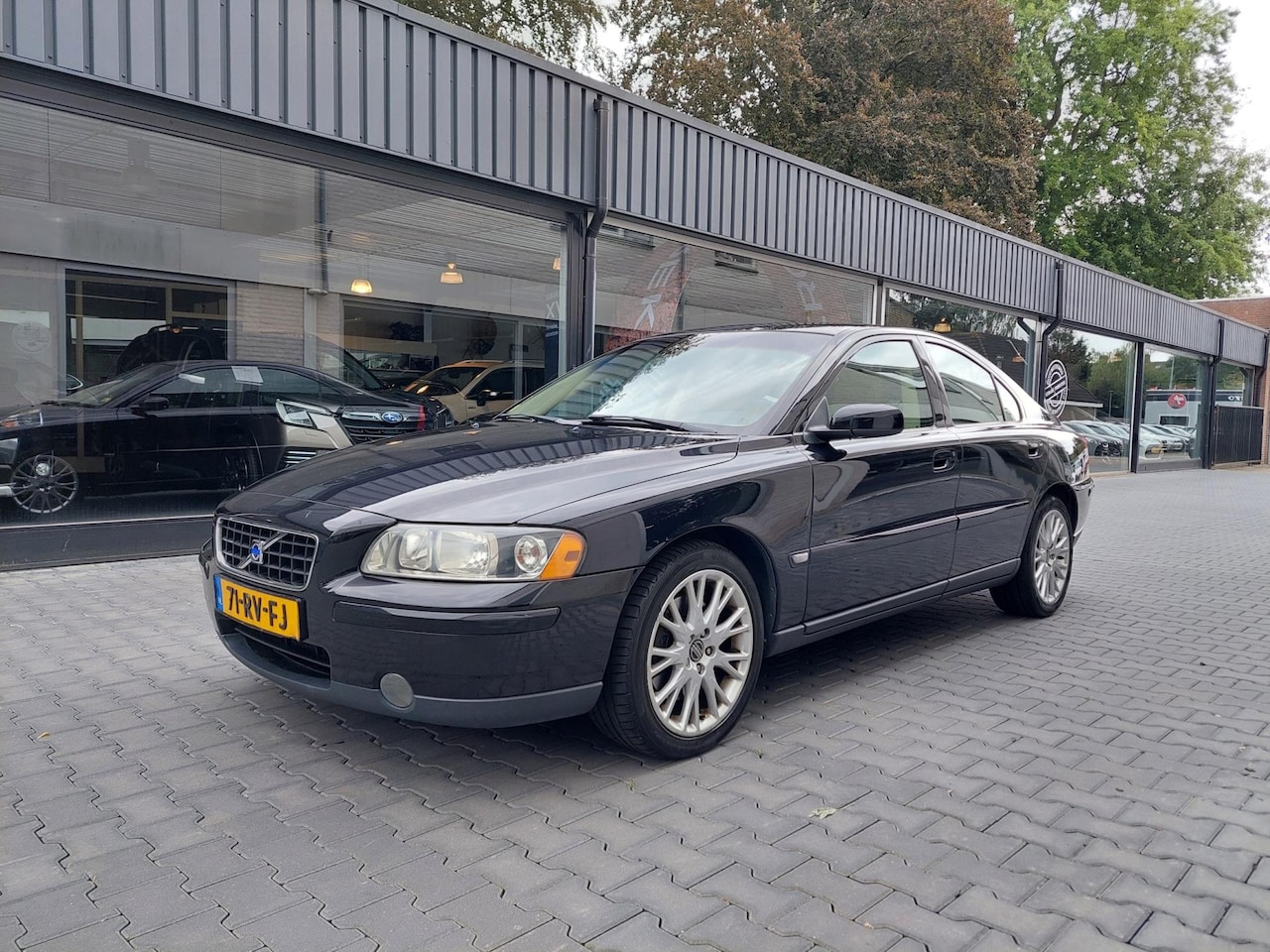 Volvo S60 - 2.0T Clima Cruise Regensensor Trekhaak 17inch LM Navigatie Telefoon Laatste beurt bij Broe - AutoWereld.nl