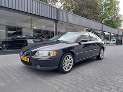 Volvo S60 - 2.0T Clima Cruise Regensensor Trekhaak 17inch LM Navigatie Telefoon Laatste beurt bij Broe