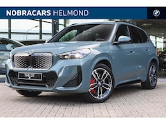 BMW iX1 - eDrive20 High Executive M Sport / Panoramadak / Trekhaak / Verwarmd stuurwiel / M Adaptief