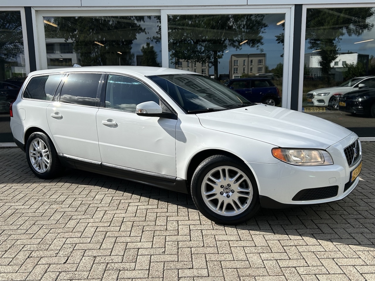 Volvo V70 - 2.0 Trekhaak / LMV / Cruise / Stoel verwarming / Airco - AutoWereld.nl