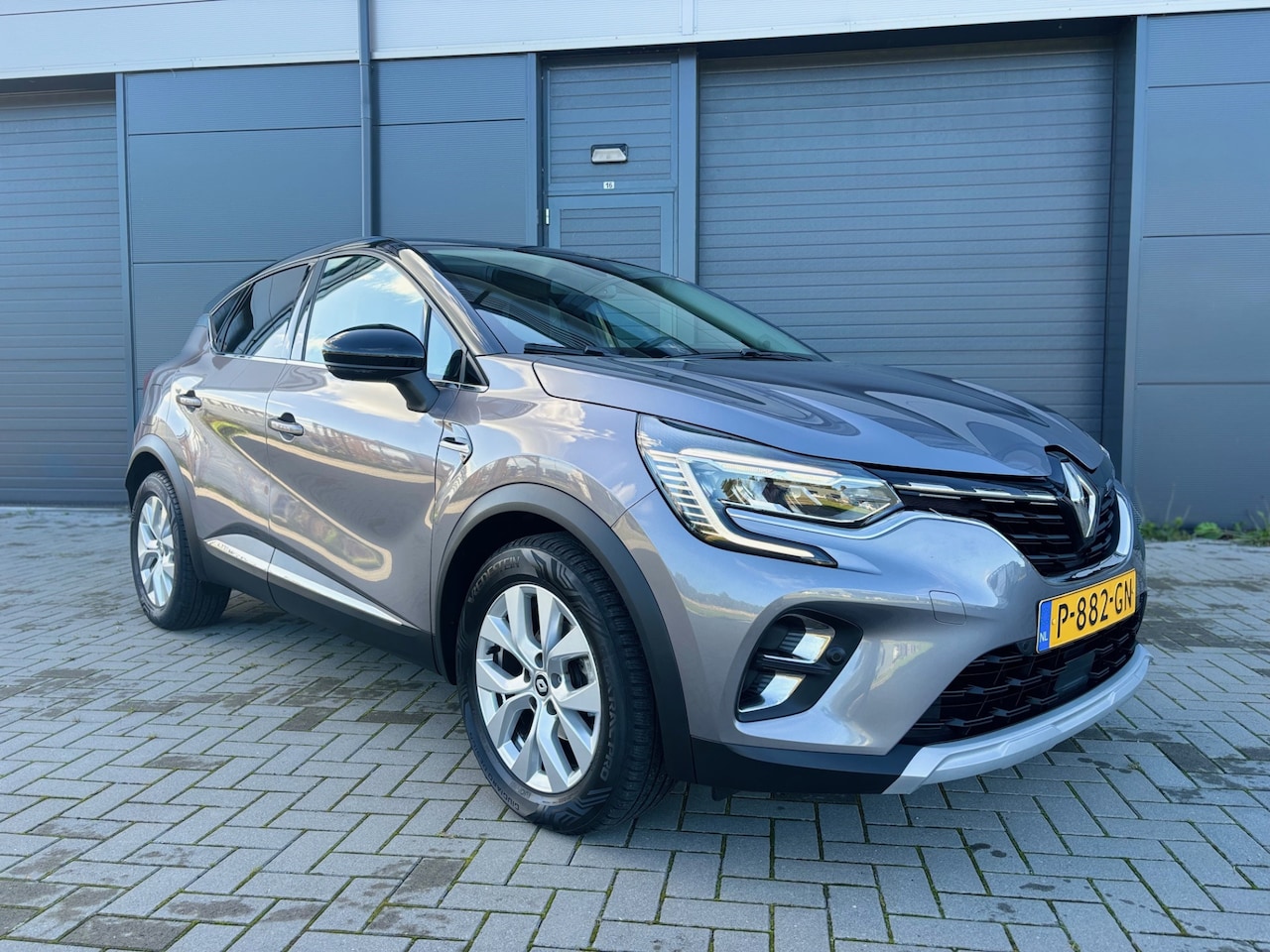 Renault Captur - 1.3 TCe 140 Intens AUTOMAAT / CAMERA / NIEUWSTAAT - AutoWereld.nl