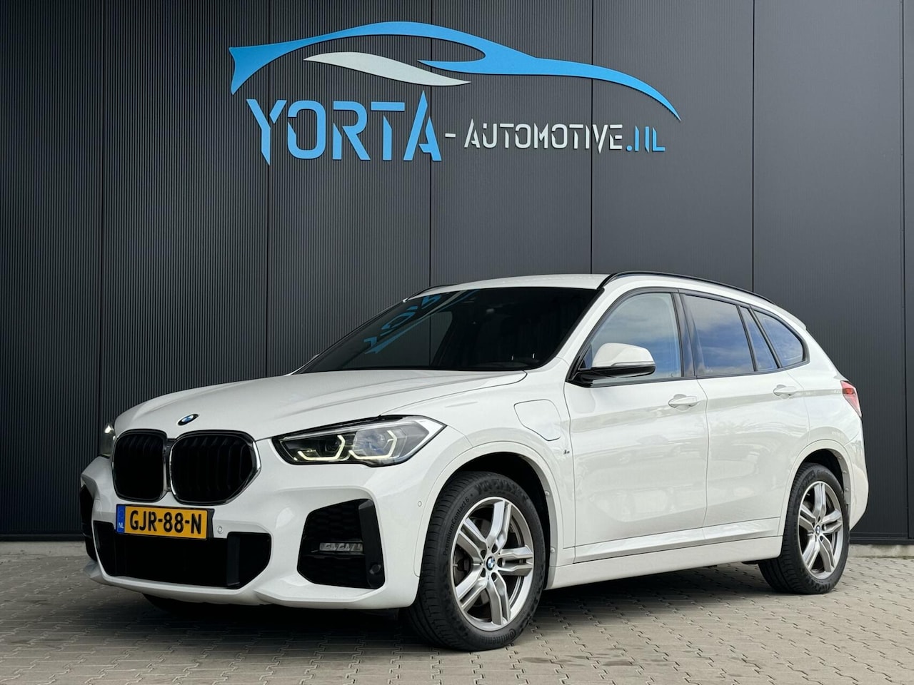 BMW X1 - xDrive25e M Sport DEALERONDERHOUDEN*LEDER*SPORTSTOEL - AutoWereld.nl